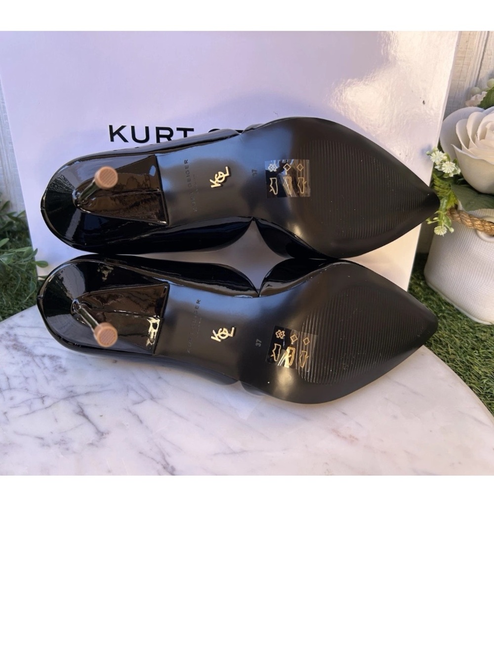 KURT GEIGER LONDON BOND
Black Patent Leather Pumps size
US  7 NEW/with box $220 - Picture 14 of 14
